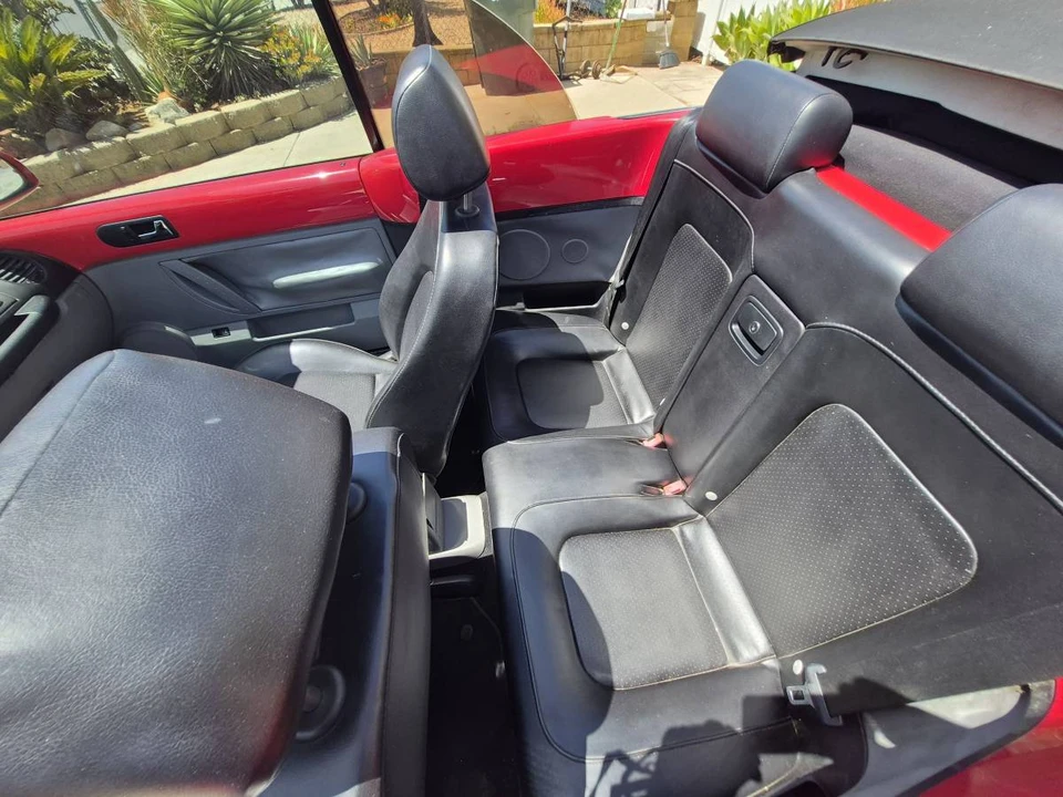 2004 Volkswagen New Beetle - Image 12 of 16