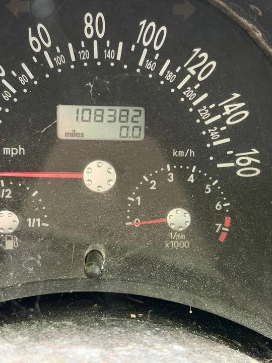 2004 Volkswagen New Beetle - Image 9 of 12