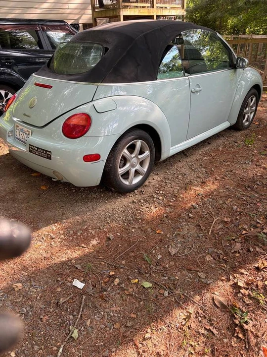 2004 Volkswagen New Beetle - Image 2 of 12