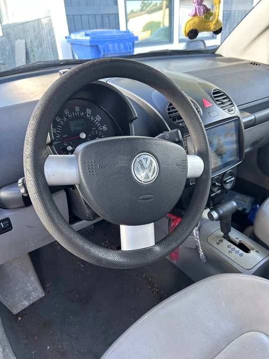 2004 Volkswagen New Beetle - Image 5 of 6