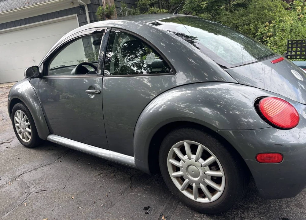 2004 Volkswagen New Beetle - Image 2 of 10