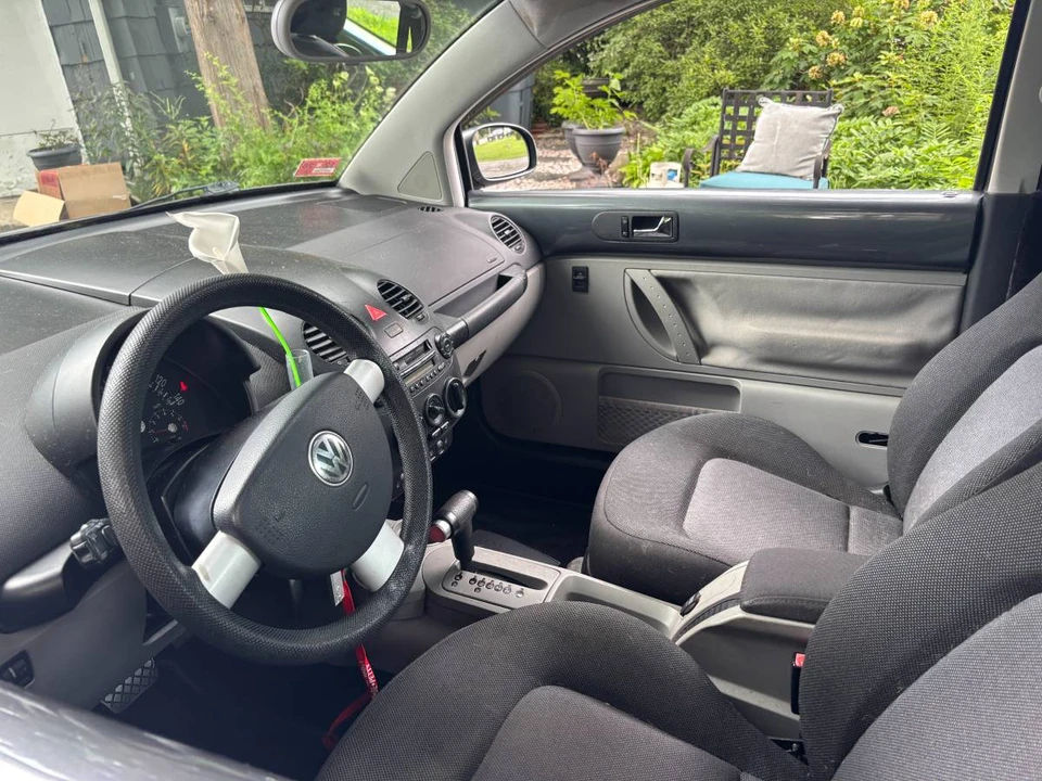 2004 Volkswagen New Beetle - Image 6 of 10