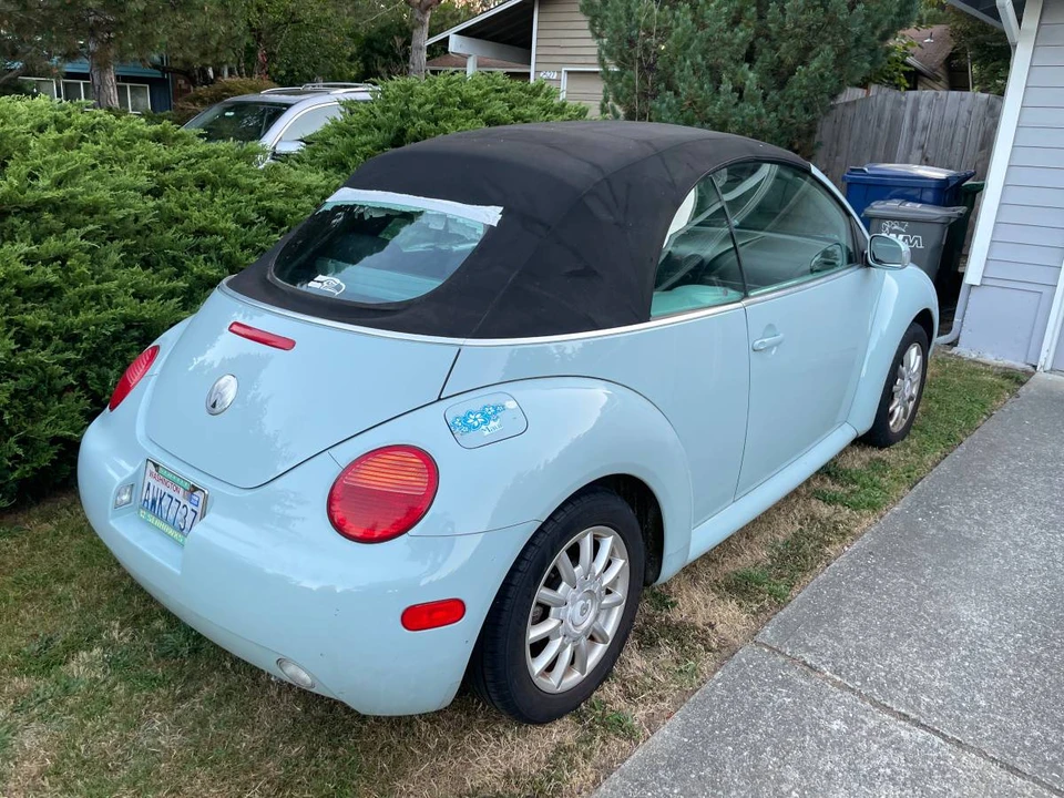 2004 Volkswagen New Beetle - Image 2 of 2