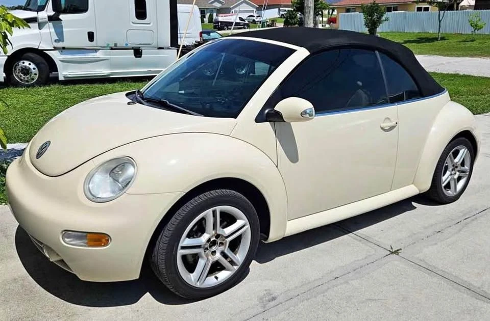 2004 Volkswagen New Beetle - Image 2 of 8