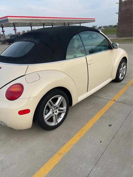 2004 Volkswagen New Beetle - Image 7 of 8