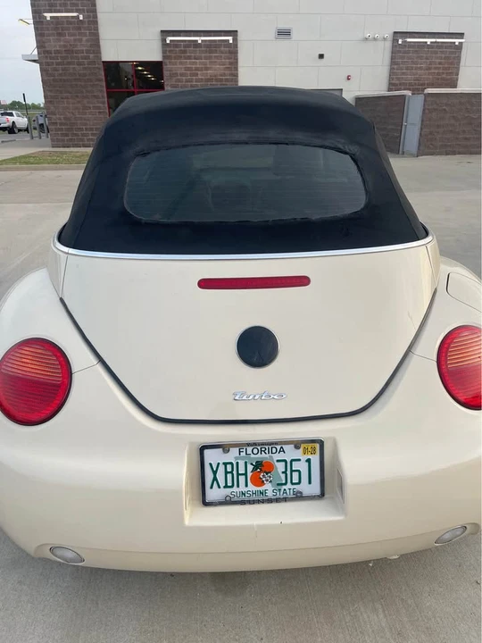 2004 Volkswagen New Beetle - Image 5 of 8