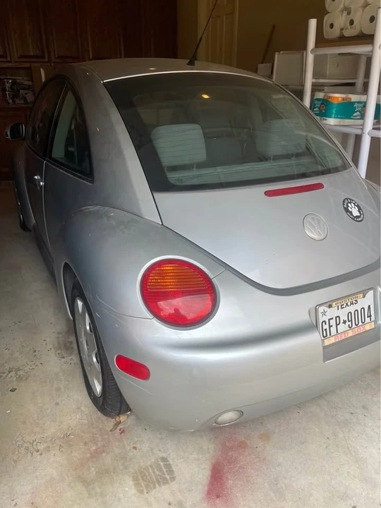 2004 Volkswagen New Beetle - Image 5 of 6