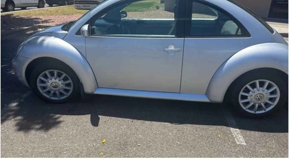2004 Volkswagen New Beetle - Image 3 of 5