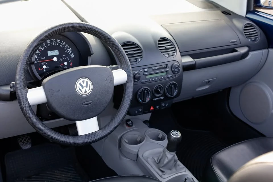 2004 Volkswagen New Beetle - Image 14 of 17