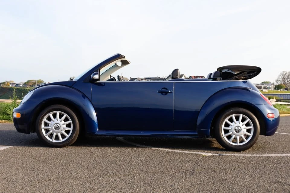 2004 Volkswagen New Beetle - Image 8 of 17