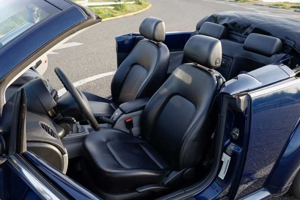 2004 Volkswagen New Beetle - Image 16 of 17