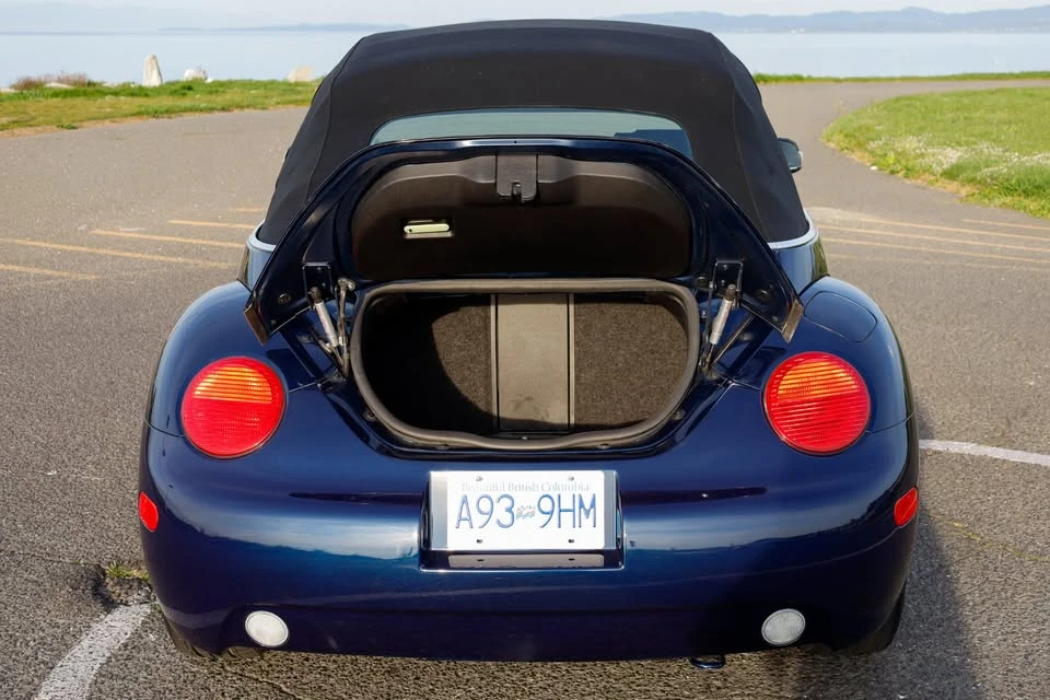 2004 Volkswagen New Beetle - Image 10 of 17