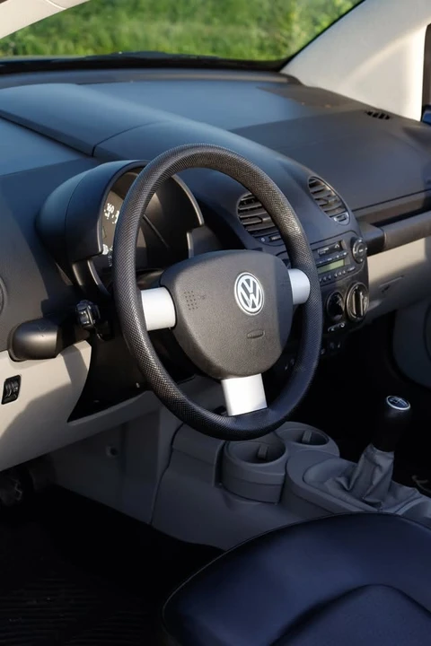 2004 Volkswagen New Beetle - Image 17 of 17