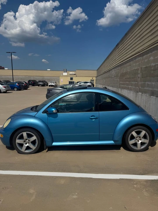 2004 Volkswagen New Beetle - Image 2 of 8