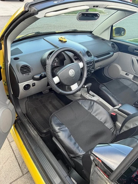 2004 Volkswagen New Beetle - Image 10 of 12