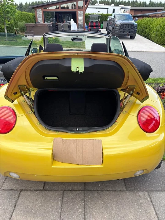 2004 Volkswagen New Beetle - Image 6 of 12