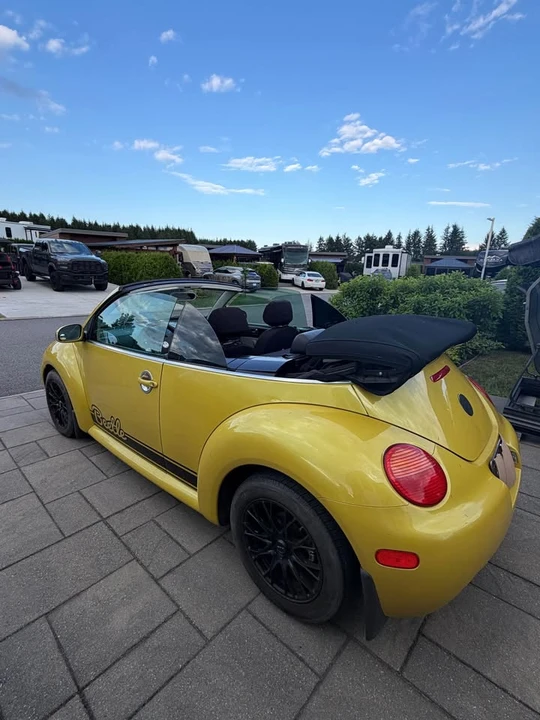 2004 Volkswagen New Beetle - Image 4 of 12