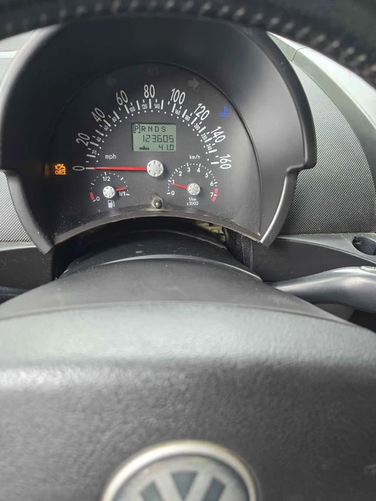 2004 Volkswagen New Beetle - Image 10 of 16