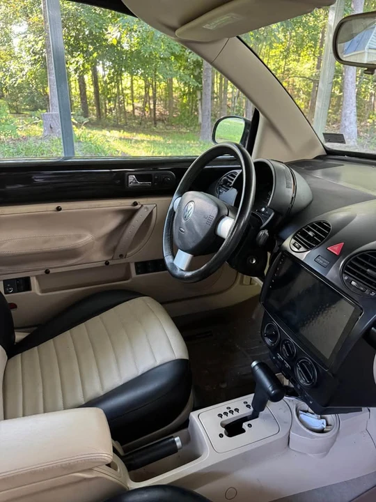 2004 Volkswagen New Beetle - Image 2 of 5