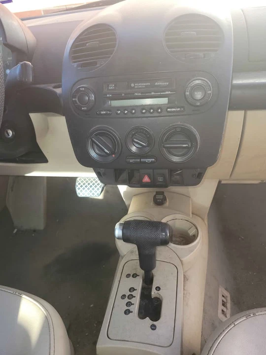 2004 Volkswagen New Beetle - Image 7 of 11