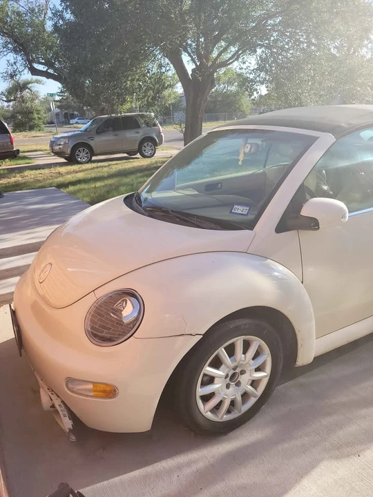 2004 Volkswagen New Beetle - Image 3 of 11