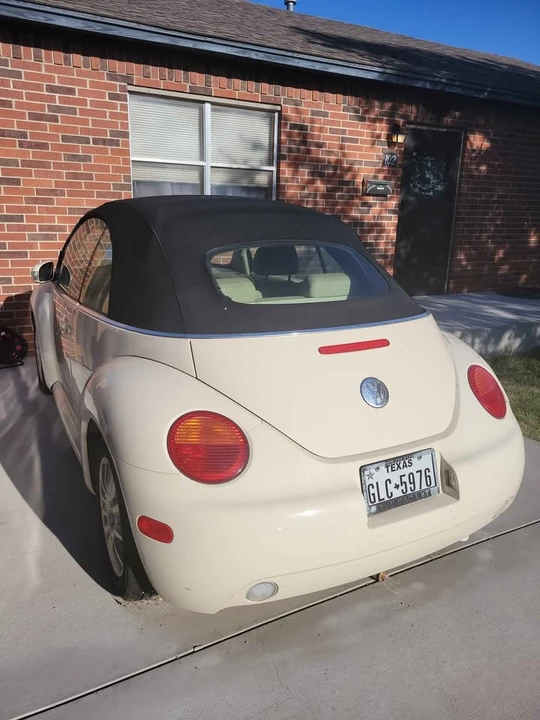 2004 Volkswagen New Beetle - Image 2 of 11