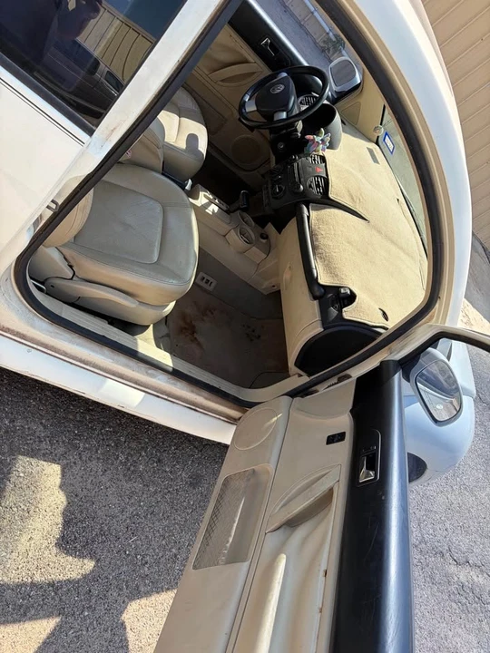 2004 Volkswagen New Beetle - Image 9 of 13