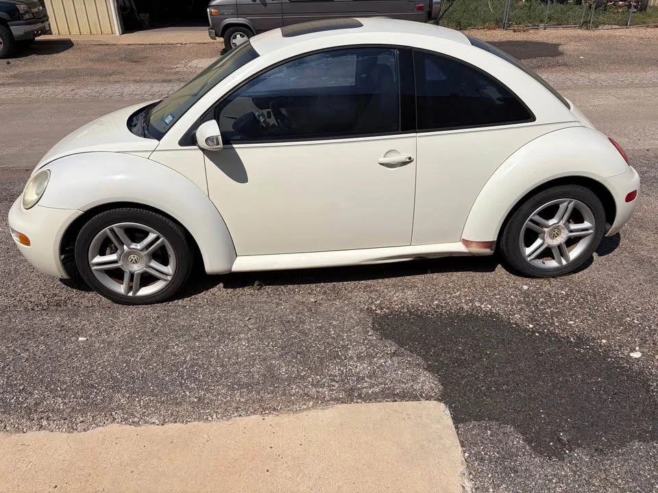 2004 Volkswagen New Beetle - Image 2 of 13