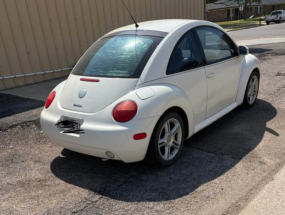 2004 Volkswagen New Beetle - Image 4 of 13