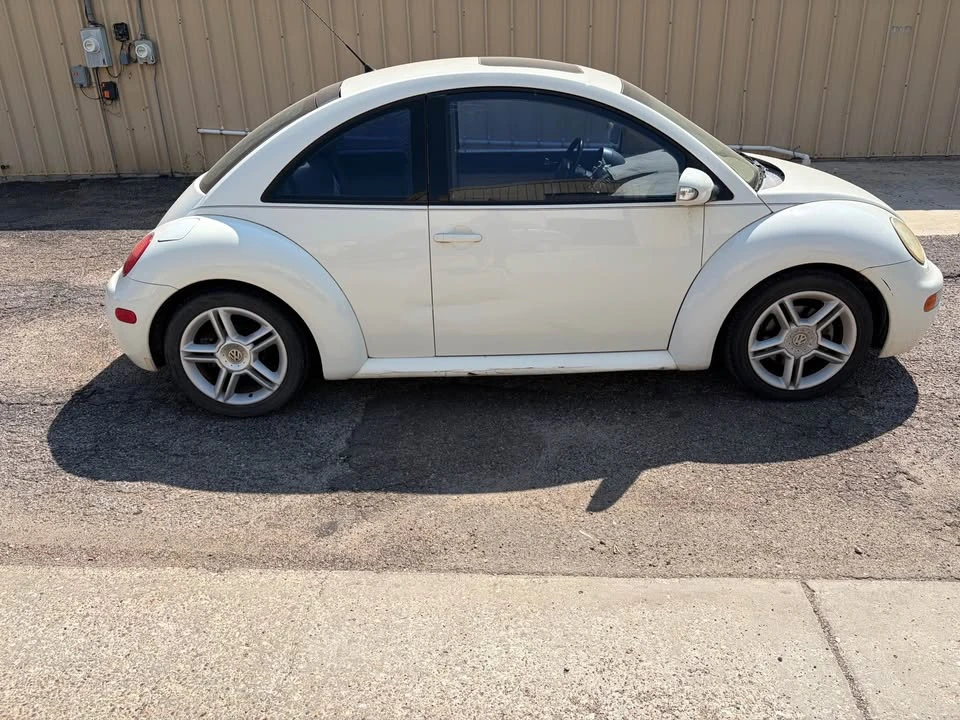 2004 Volkswagen New Beetle - Image 5 of 13