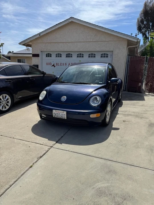 2004 Volkswagen New Beetle - Image 2 of 11
