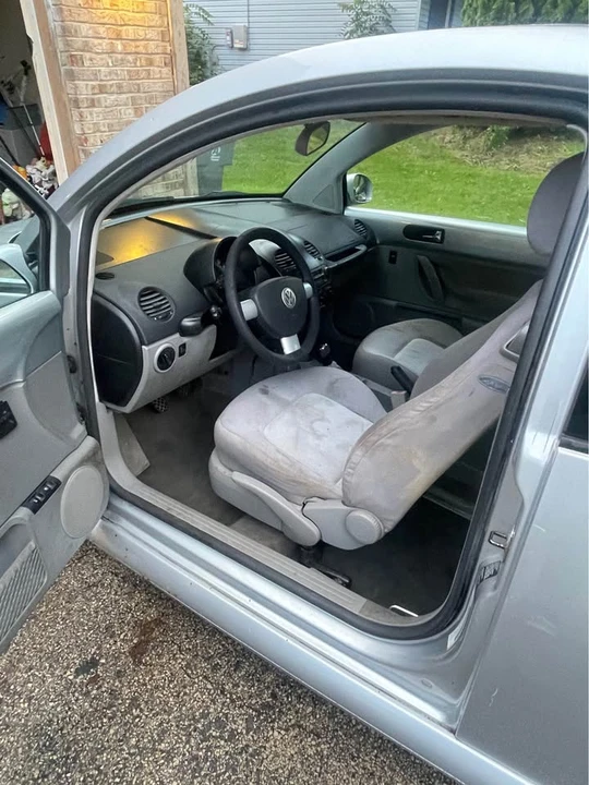 2004 Volkswagen New Beetle - Image 10 of 17