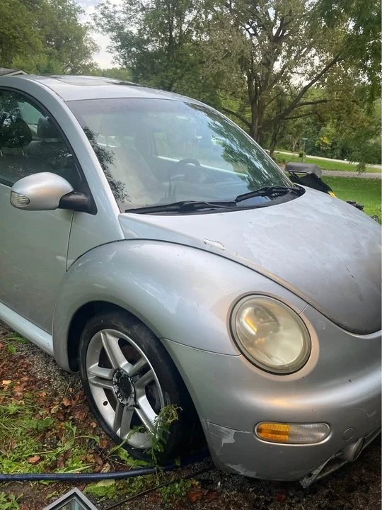 2004 Volkswagen New Beetle - Image 2 of 17