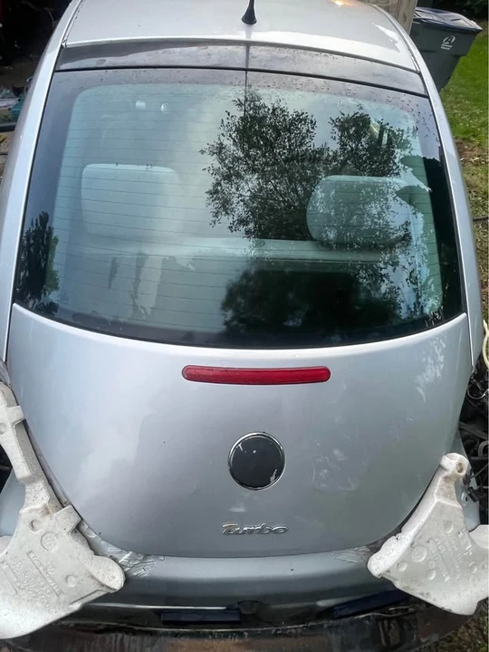 2004 Volkswagen New Beetle - Image 8 of 17