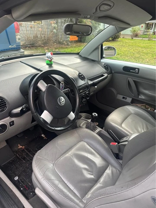 2004 Volkswagen New Beetle - Image 5 of 6