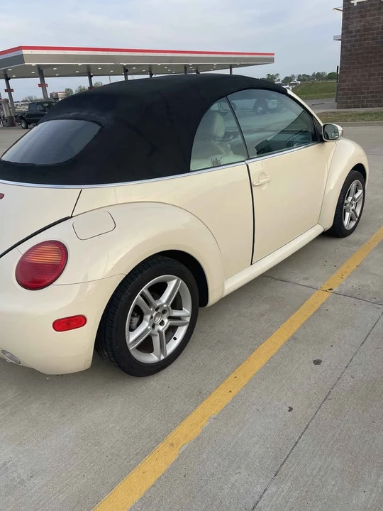 2004 Volkswagen New Beetle - Image 5 of 6