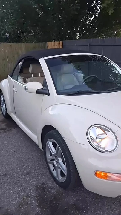 2004 Volkswagen New Beetle - Image 6 of 6