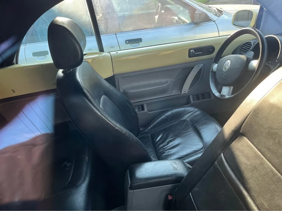 2004 Volkswagen New Beetle - Image 2 of 7