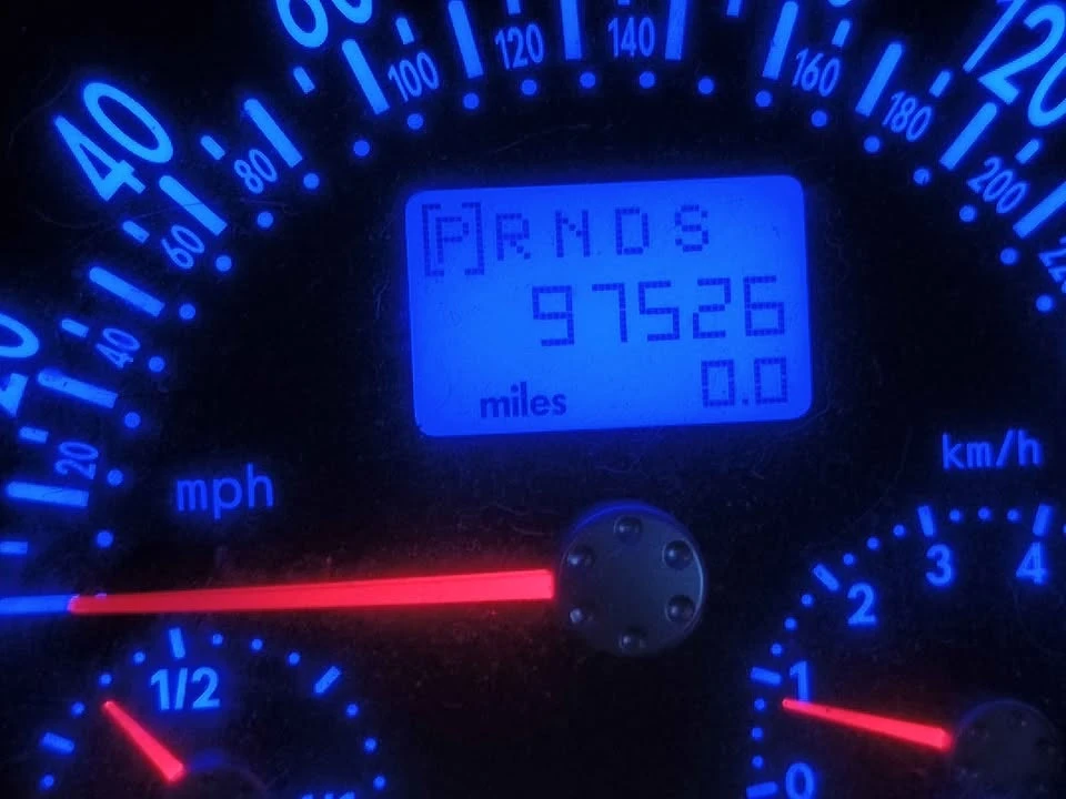 2004 Volkswagen New Beetle - Image 8 of 8