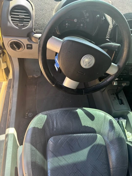 2004 Volkswagen New Beetle - Image 11 of 15
