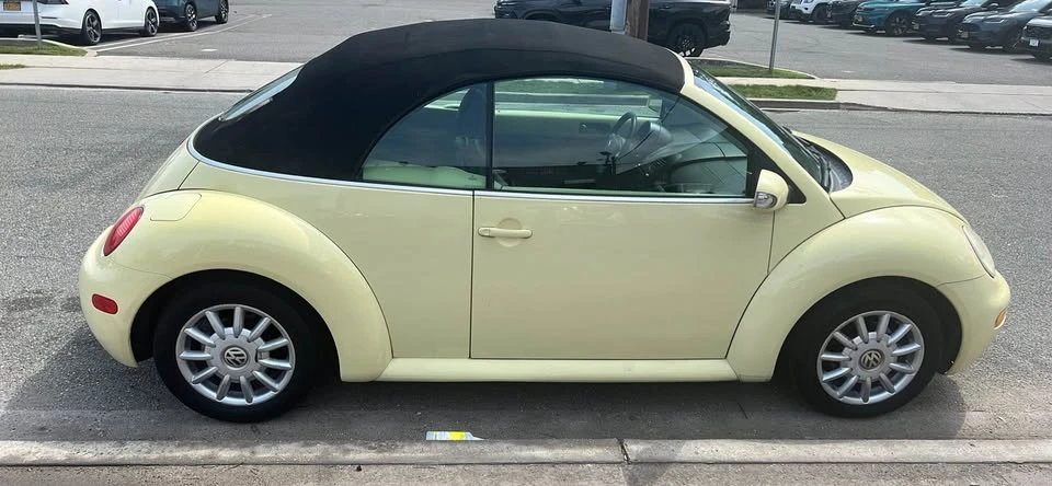 2004 Volkswagen New Beetle - Image 2 of 4