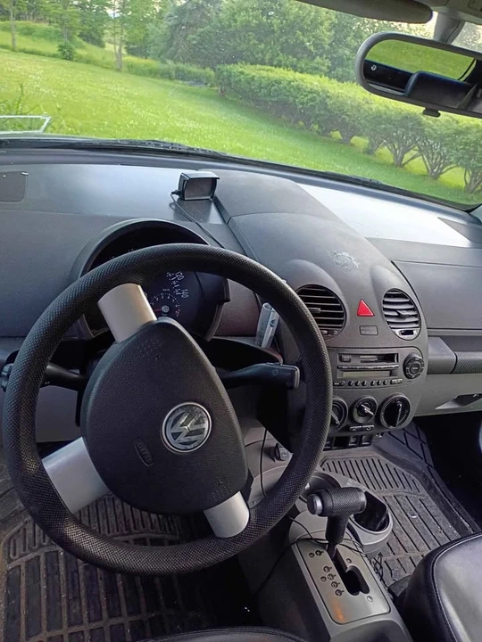 2004 Volkswagen New Beetle - Image 7 of 8