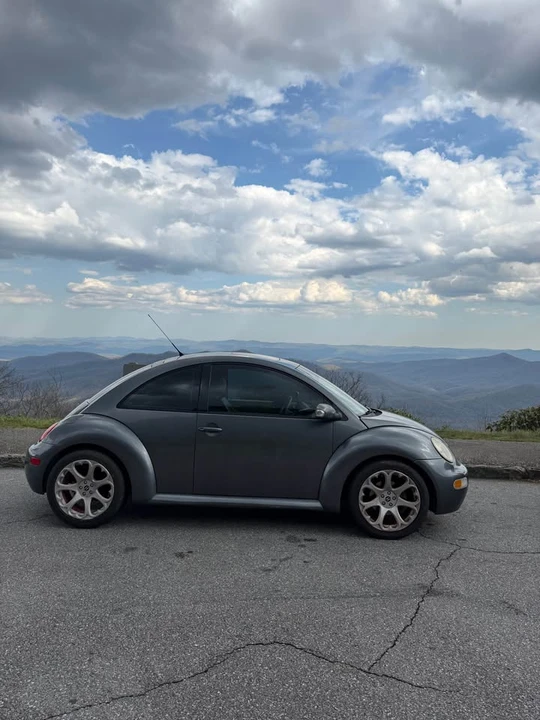 2004 Volkswagen New Beetle - Image 2 of 17