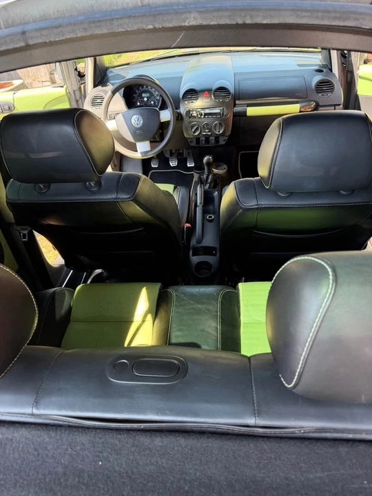 2004 Volkswagen New Beetle - Image 12 of 17