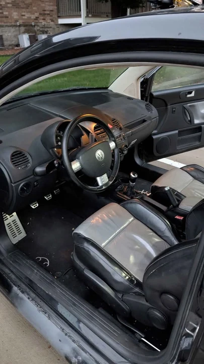 2004 Volkswagen New Beetle - Image 10 of 11