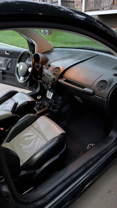 2004 Volkswagen New Beetle - Image 9 of 11