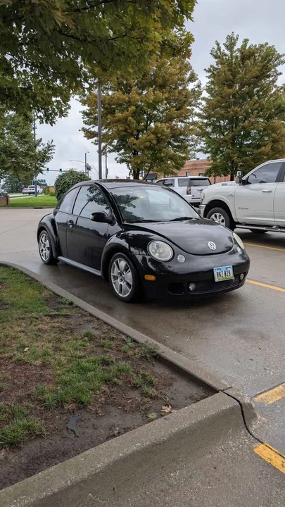 2004 Volkswagen New Beetle - Image 2 of 11