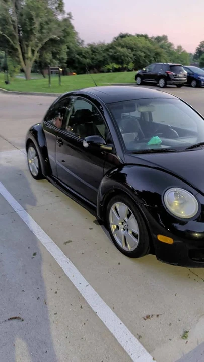 2004 Volkswagen New Beetle - Image 5 of 11