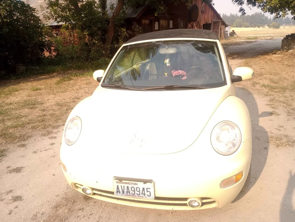 2004 Volkswagen New Beetle - Image 4 of 9