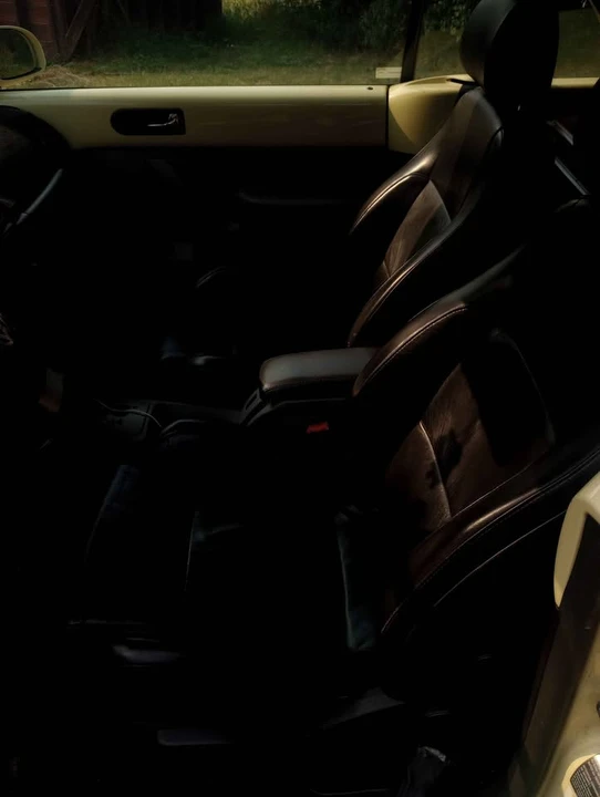 2004 Volkswagen New Beetle - Image 9 of 9